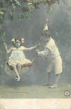 CP PETITE FILLE PIEDS NUS SUR BALANCOIRE AVEC GARCON - ALTERROCCA - 44476