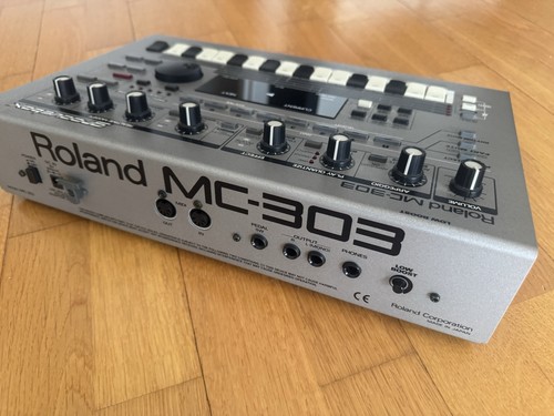 Roland 303 groovebox - roland, boîte