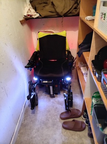 Fauteuil roulant électrique - fauteuil,