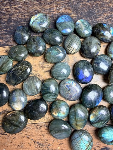 Labradorite rolled stones - ,