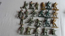 LOT 22 PETITS SOLDATS