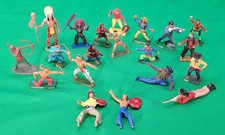 LOT DE 20 INDIENS ET COWBOYS -
