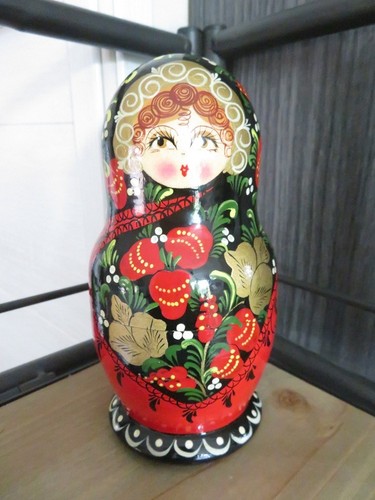 Matriochka bois rouge et - matriochka, en