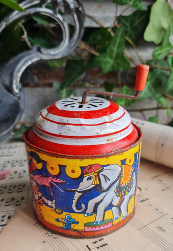 Ancienne boite musique - a,