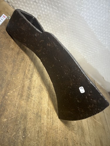 Hache bucheron outil ancien - bucheron,