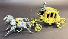 Ancien carrosse chevaux métal