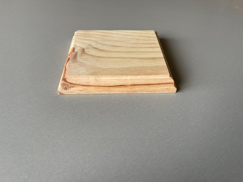 Socle carré bois brut pour - carré,