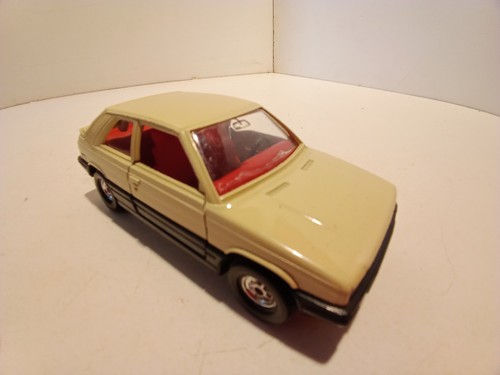 Corgi toys renault r11 - p, gb