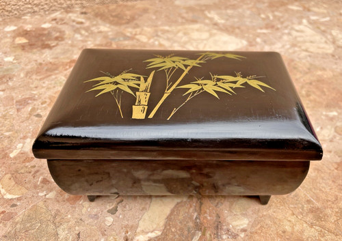 Coffret boite musique à - À,