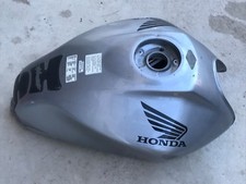 UN RESERVOIR ESSENCE NU TANK