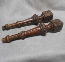 2 pieds anciens de meuble en