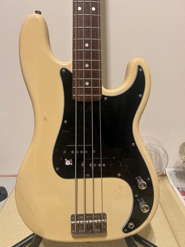 Guitare basse électrique
