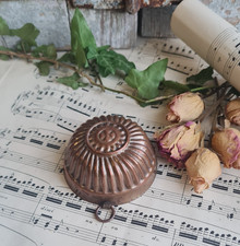 ANCIEN PETIT MOULE GATEAU