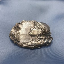 Belle broche Métal argenté Profil femme iris Libellule Art Nouveau ca 1900