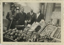 ANTIQUE PHOTO - VINTAGE SNAPSHOT - GROCERY GROCERY FRUIT VEGETABLE - GROCERY SHOP