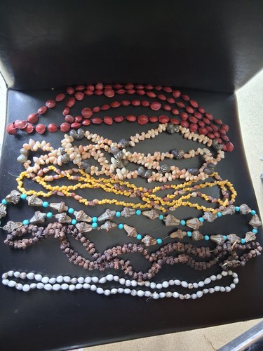 Lot colliers artisanaux - lot,
