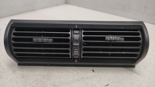 Grille aeration centrale avant