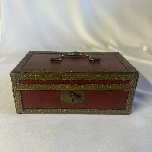 Ancien coffret en bois - -,