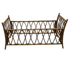 Lit de bébé ancien en bois