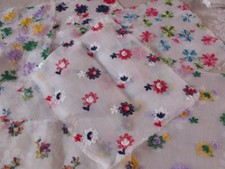 lot de petits coupons de tissu