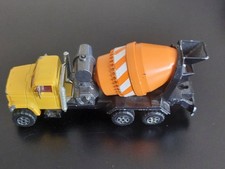 Camion toupie à béton