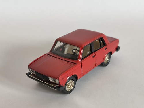 Lada vaz 2105 rouge - 1/43,