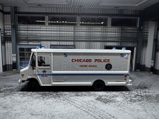 Greenlight 1/64 Chicago Police Forensic Services Step Van Custom