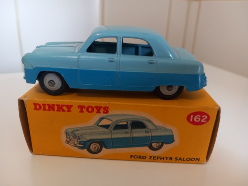 Dinky toys ford - ford, saloon