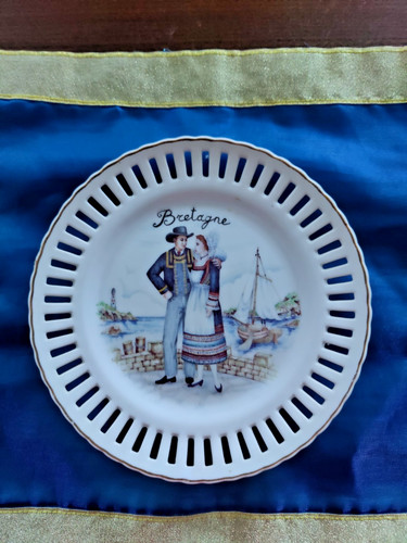Assiette décorative ajourée