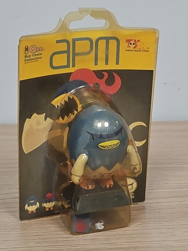 Toy2r qee keychain egg - toy2r, 2.5"