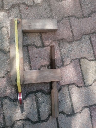Ancien serre joint bois
