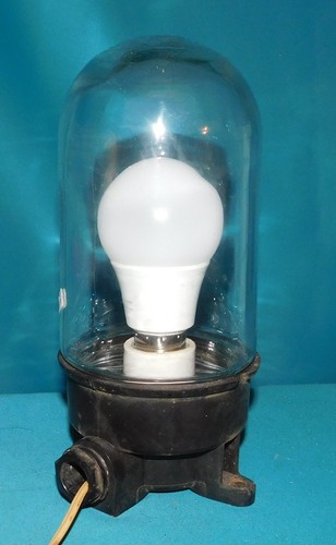 Ancienne lampe cour de - ancienne,