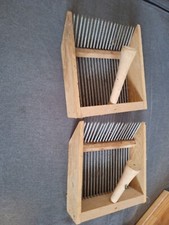 2 PEIGNEs A MYRTILLES- ANCIEN - OUTIL - FRUIT - DECORATION - 1