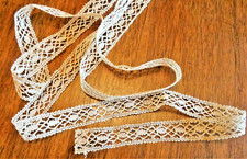 120 cm de dentelle au fuseaux