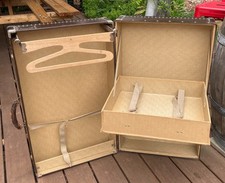 Malle penderie ancienne –