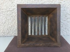 Ancienne grille en fonte / Cendres / Cendrier de poêles en faïence / A détourner