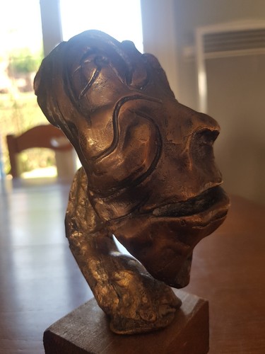 Sculpture bronze sur socle - en,