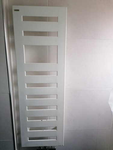 Radiateur sèche serviette - serviette, eau