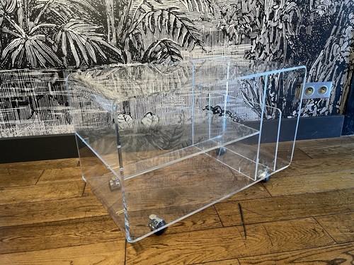 Meuble plexiglas - hi-fi,