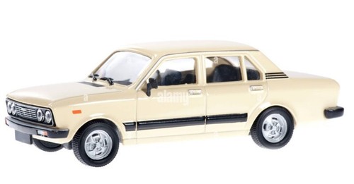 Fiat 132p cream atlas - -,