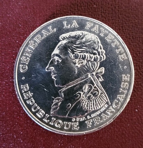 Une piece 100 - 100, la