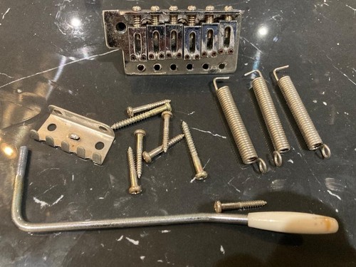 Squier tremolo 2008 chrome - 2008,