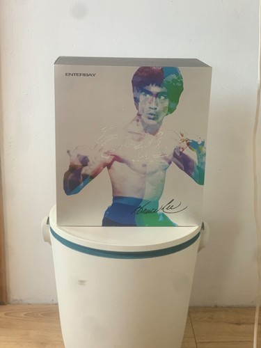 Bruce lee enterbay statue - lee, 1:4