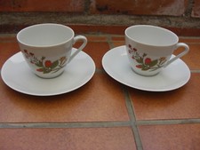 2 tasses et soucoupes