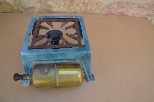Ancien réchaud pétrole - À,