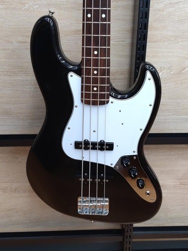 Guitare basse électrique