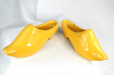 NICE PAIR OF YELLOW EARTHENWARE SHOES GENRE BRESSAN OR MOUSTIERS CLOGS Approx. 1900