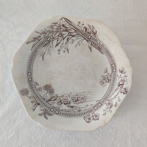 Assiette élevée terre fer - Élevée,
