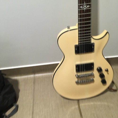 Ibanez les paul créme - les,