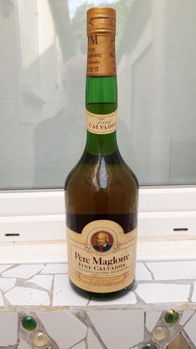 Une bouteille calvados du - bouteille, de